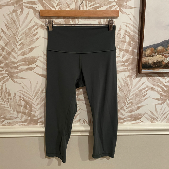 NWOT Lululemon Align Crop (19”) in Dark Forest Size 6 - Picture 3 of 9